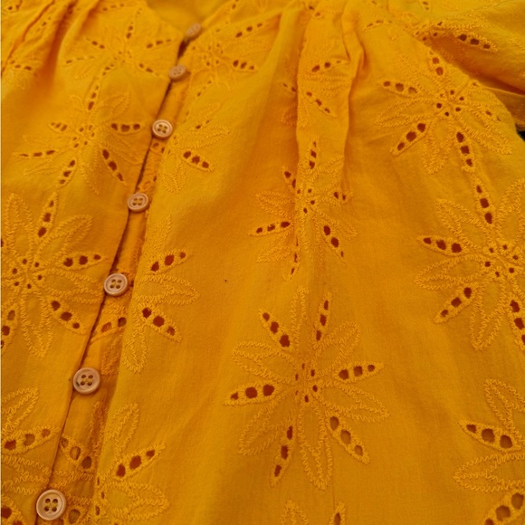 Pretty Embroidered Eyelet Dress with Havaianas Sandals - Picture 6 of 10